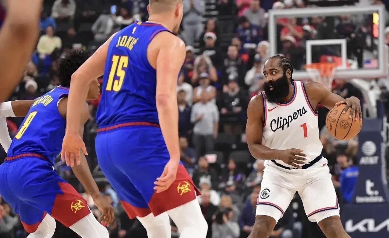 杜兰特垫脚莱昂纳德 杜兰特垫脚莱昂纳德