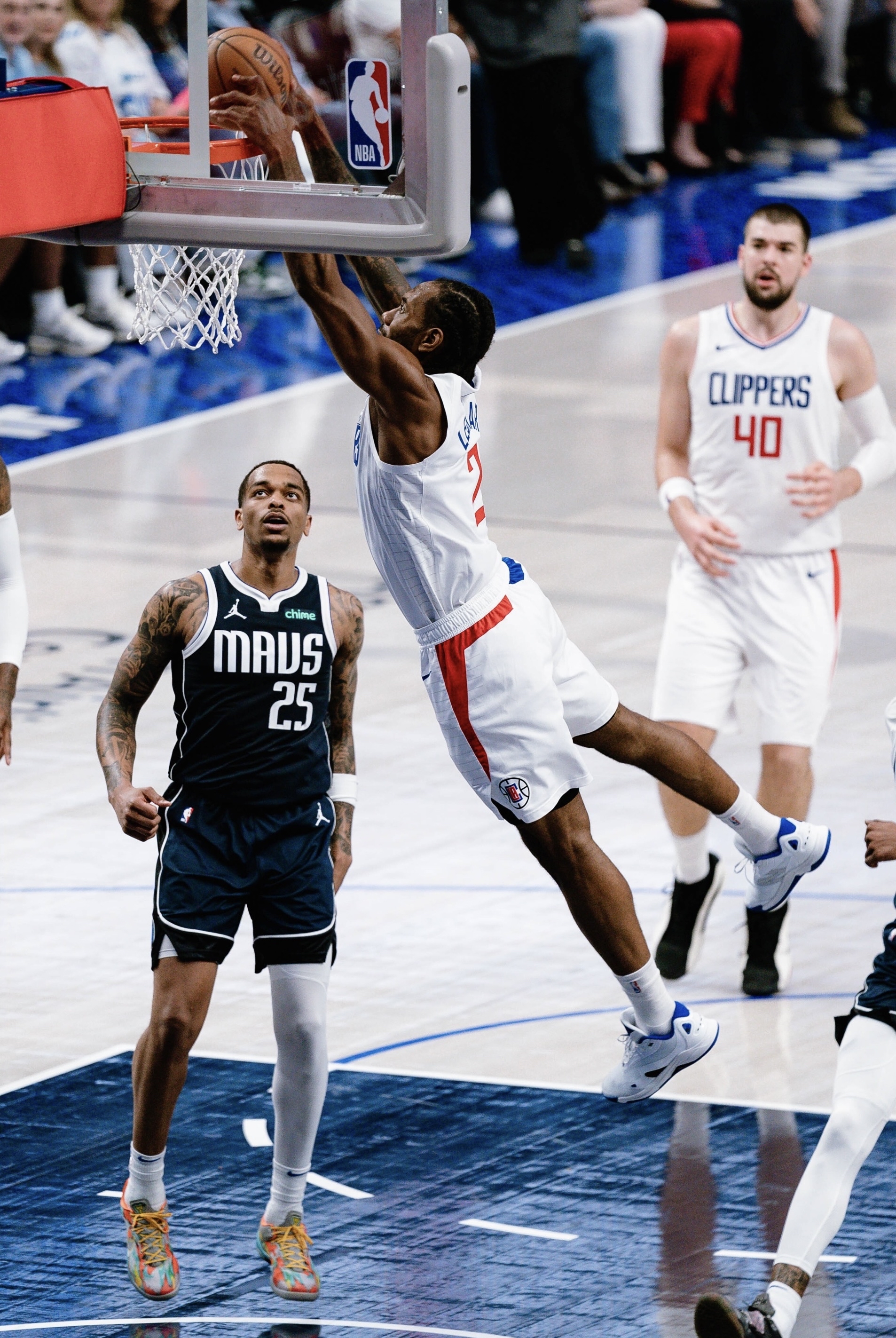 猛龙战胜篮网，莱昂纳德发挥出色