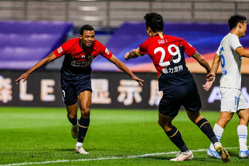 包含大连人客场逆转深圳佳兆业提升排名的词条