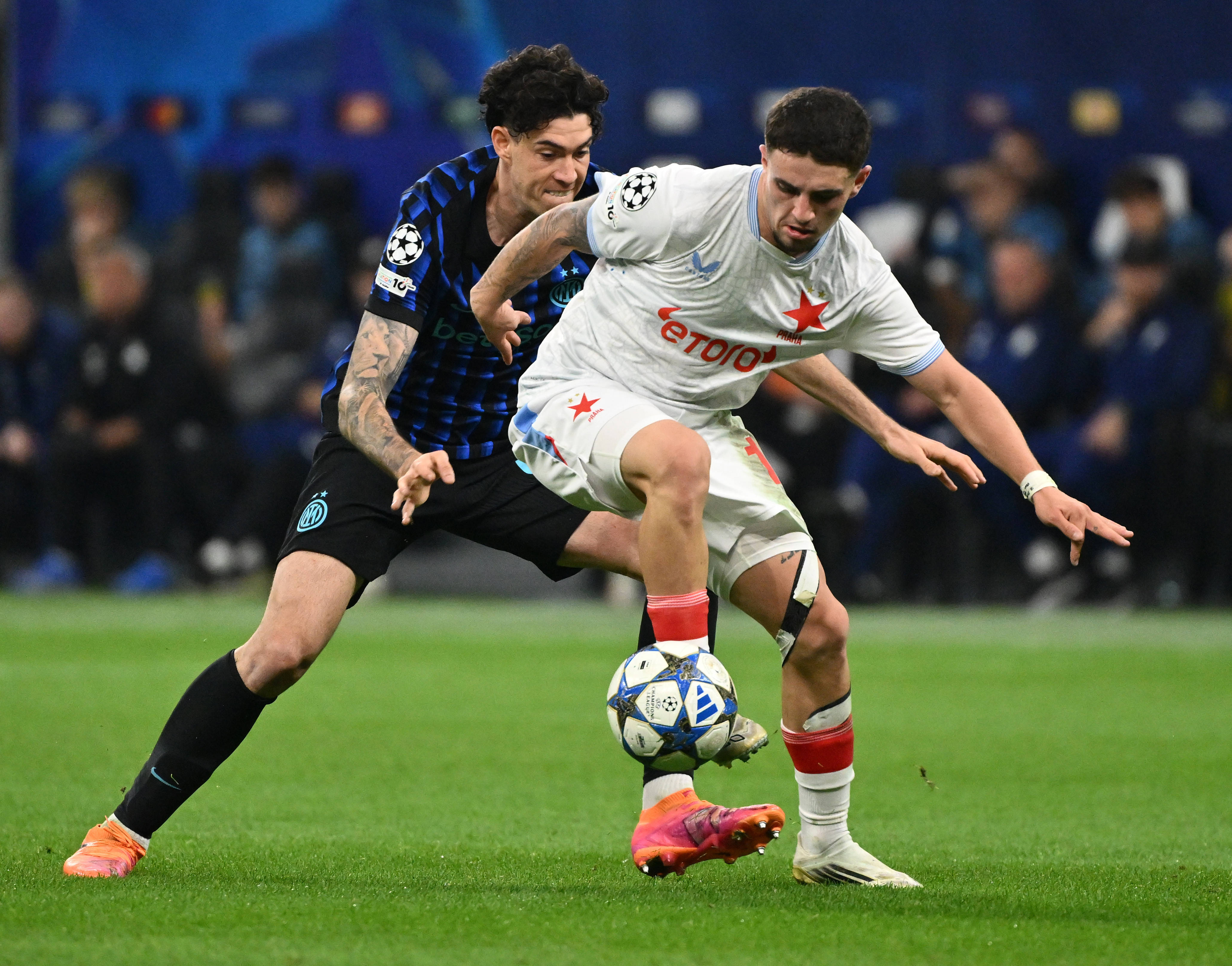 开云电竞-国家队展示出色足球实力，备战赛局积极有序的简单介绍